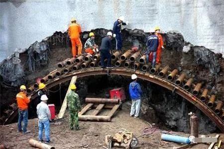 酉阳隧道钢花管支护案例